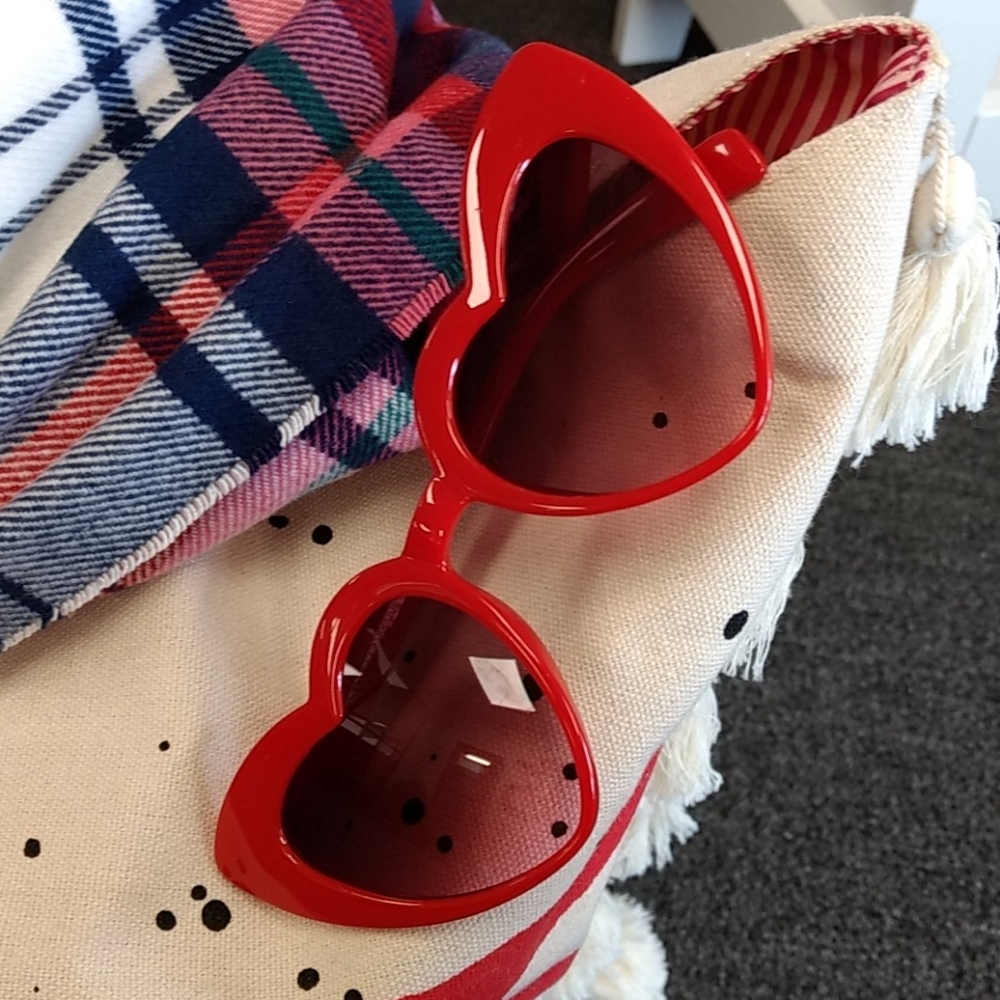 NWOT  New York and Co Heart Sunglasses